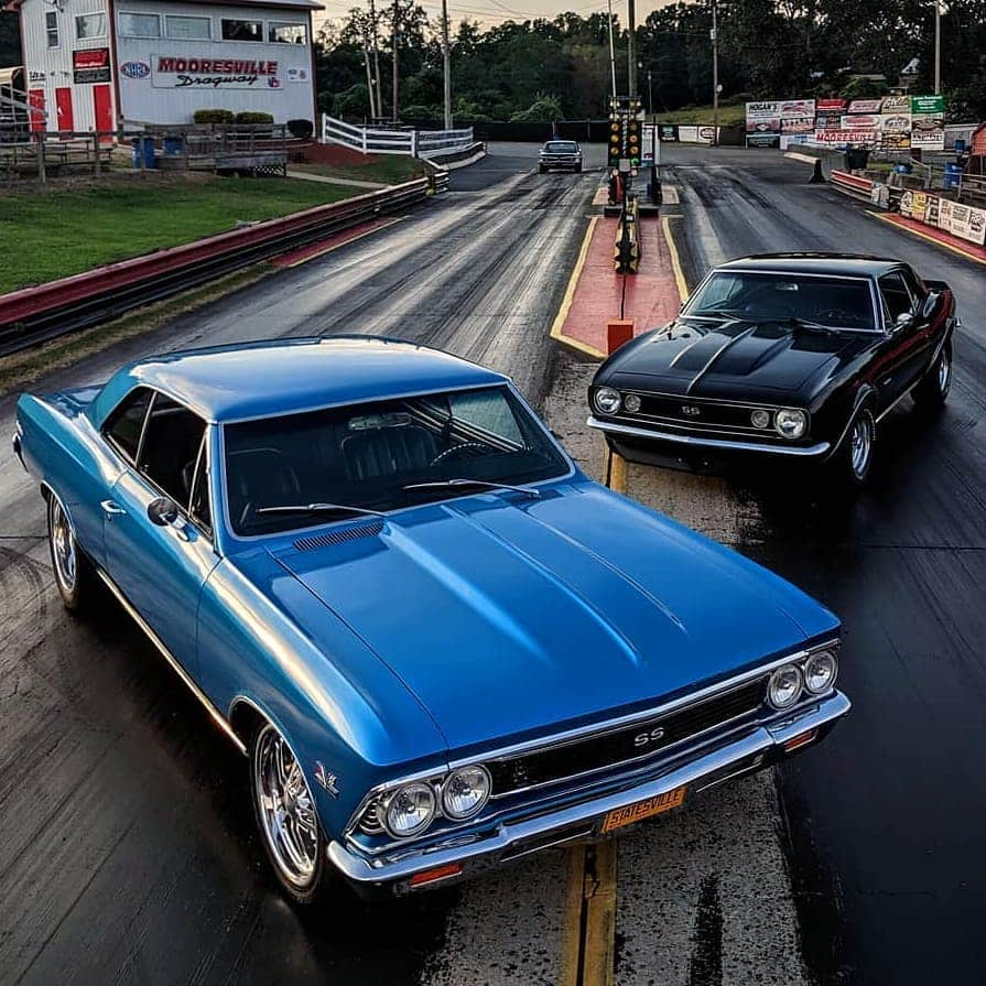 Classics Dailyさんのインスタグラム写真 - (Classics DailyInstagram)「Chevelle or Camaro? _ 📸 @alex_stiv_fxdb #classiccar #musclecar #hotrod #ls7 #restomod #classicsdaily #streetrod #protouring #streetcar #customcar #camaro  #chevycamaro #prostreet  #hotrods #classiccars #customcars #musclecars #americanmusclecars #hotrodsandmusclecars #americanmuscle #classicmuscle #classicchevy #camarors #camaross #1969camaro #67camaro #1967camaro #chevelle」8月7日 5時33分 - classicsdaily