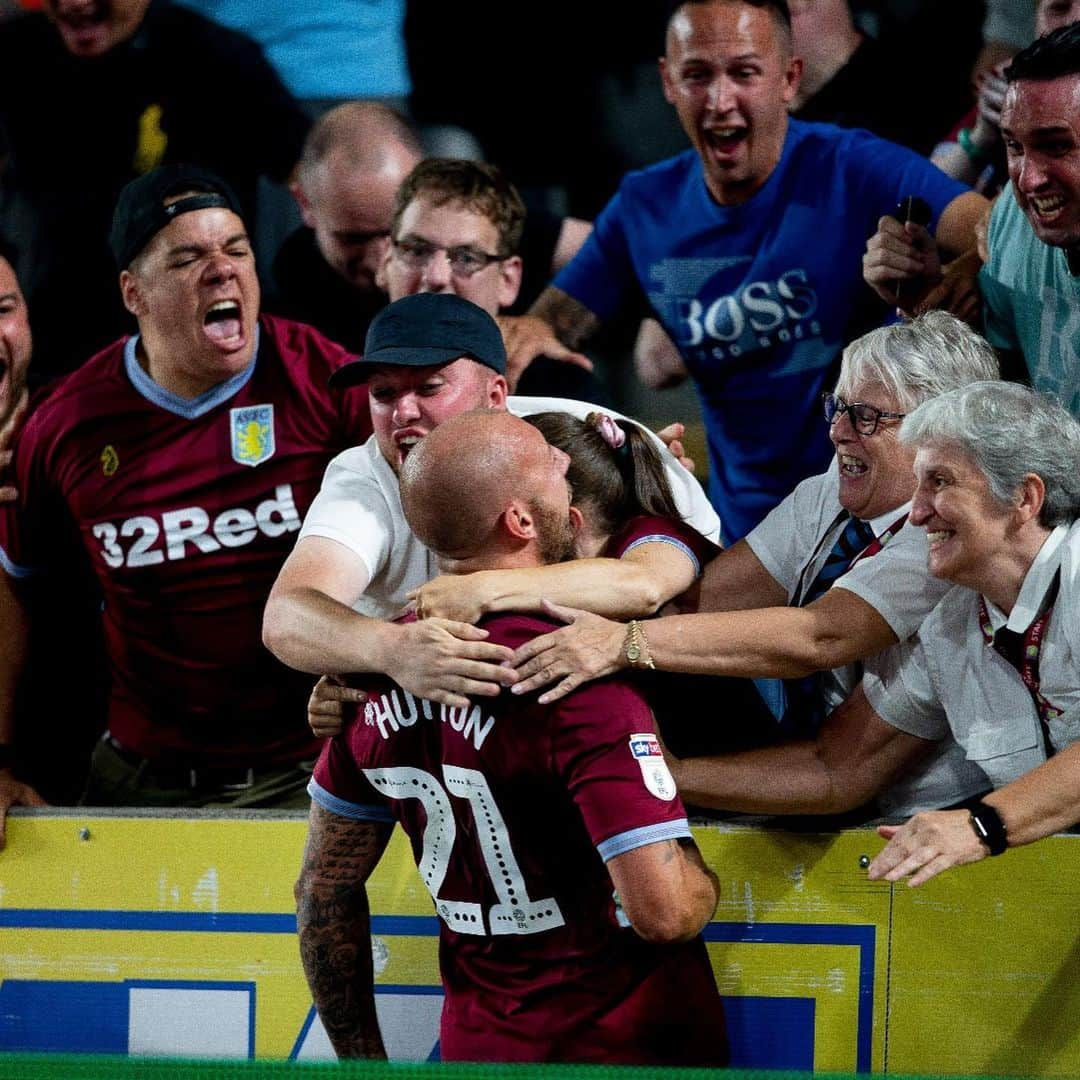 アラン・ハットンさんのインスタグラム写真 - (アラン・ハットンInstagram)「1 year ago today. Can’t wait to watch the boys Saturday 💜 #UTV」8月7日 5時33分 - hutton02