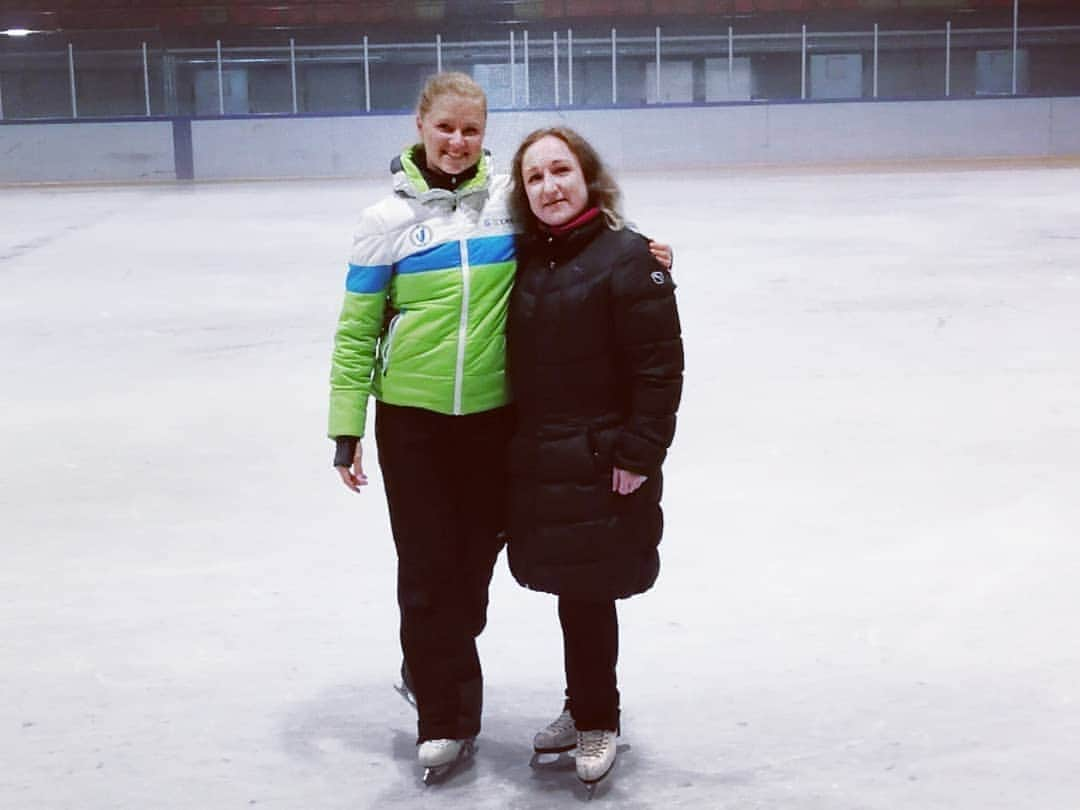 ダーシャ・ゲルムさんのインスタグラム写真 - (ダーシャ・ゲルムInstagram)「My first ISU camp as a coach. Feeling so thankful. A lot of new knowledge, a lot of new experiences and unforgettable moments. I've grown, that's for sure.  On ice activities, off ice, seminars and organised regeneration in an ice bath. Can't wait for more to come.  #isufigureskating #isucamp #summercamp #summeractivities #figureskating #coach #lovemyjob #knowledge #experience #passion #edea #johnwilson @edeaskates @johnwilsonblades @isufigureskating」8月7日 5時54分 - grmdas