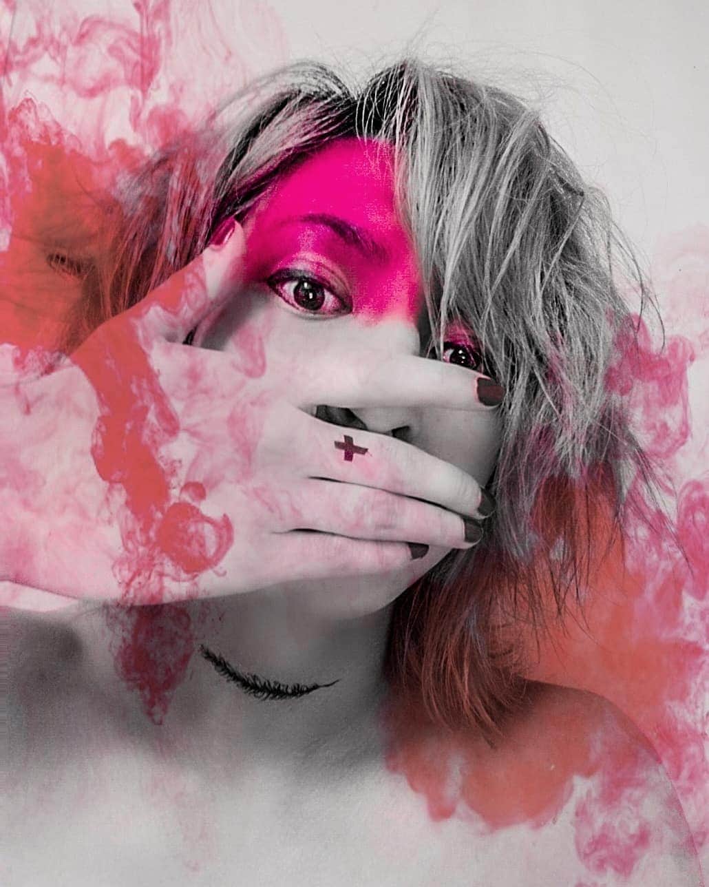 斉藤秀翼さんのインスタグラム写真 - (斉藤秀翼Instagram)「セクスィーショット。笑  と  #新曲 の #歌詞  今日は #ライブ の #リハ です。」8月7日 6時12分 - syuusuke.s