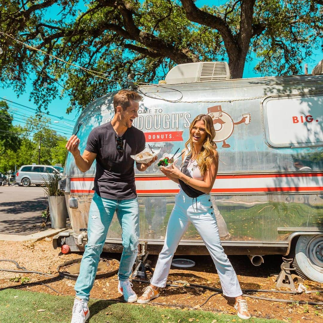 ジョジョ・フレッチャーさんのインスタグラム写真 - (ジョジョ・フレッチャーInstagram)「If y’all didn’t know, me and @jrodgers11 have a deep love for Airstreams and it’s been a bucket list renovation we have always wanted to do... On TONIGHTS episode, you get to watch us check off that dream as we tackle one seriously difficult, but rewarding project. ☺️ Keep swiping to see what we were working with... I couldn’t be more proud of what we turned it into. See tonight on Cash Pad!! :)」8月7日 6時25分 - joelle_fletcher