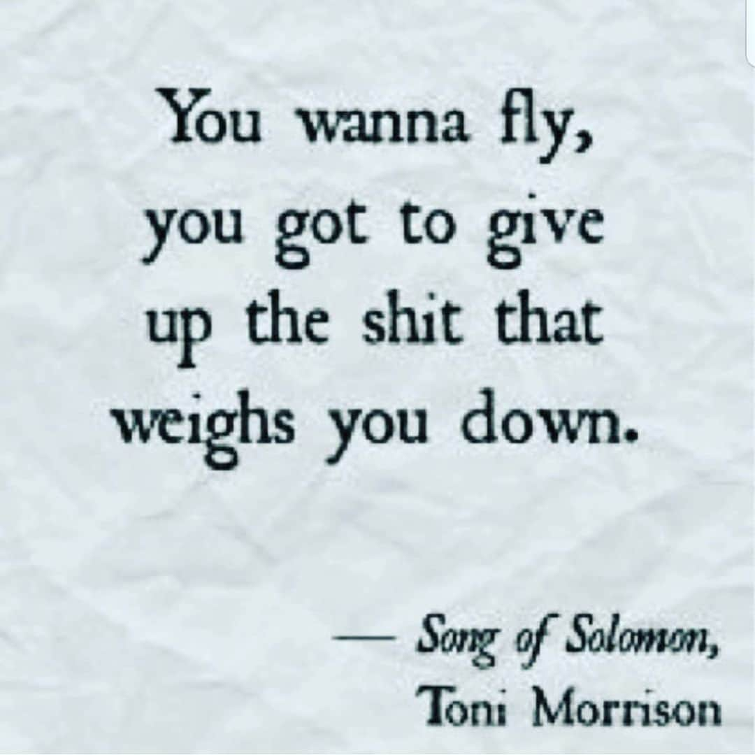 ジェシー・ウィリアムズさんのインスタグラム写真 - (ジェシー・ウィリアムズInstagram)「↔️Toni Morrison changed my life. Inflated it. Again and again and again and again. I still remember the chills, my jaw going slack as my head jerked up, eyes out the bus window reflecting- wrestling with the contents of what the hell i just read. The defiant power of these people and concepts she was gifting us. My first reading of Song of Solomon in high school blew my mind and followed me everywhere, literally. I carried it w me as one does a Koran or Bible, or Malcolm X Speaks. A survival guide of artful wisdoms. Always artful. Always wisdoms. I reread and re-examined it so often it fell apart. So i bought another and encased my ground zero in assorted plastics. As if preserving it and myself were one and the same. The Bluest Eye was central to my high school English dept entry curriculum. Beloved caused me to create our own African American Literature course.  Toni Morrison taught us to sit into ourselves and power, not as overcompensation or cliché, but simply because it’s true.  Firstly and always, Do your work. Make your art. Make it true. 📚 ✊🏾 💛 👑—- “She is a friend of my mind. She gather me, man. The pieces I am, she gather them and give them back to me in all the right order.”」8月7日 6時38分 - ijessewilliams