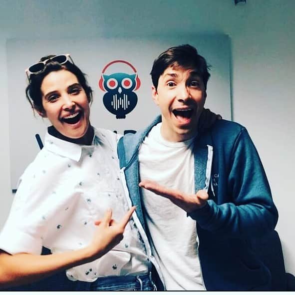 コビー・スマルダーズのインスタグラム：「This gosh darn lovable goofball has a fantastic podcast and you can listen to our convo right here👉 https://podcasts.apple.com/us/podcast/life-is-short-with-justin-long/id1459899327?i=1000446253233 ❤️u @justinlong」