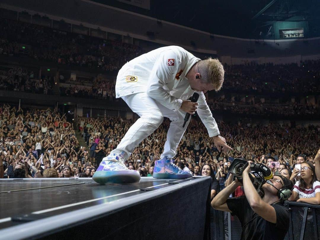 backstreetboysさんのインスタグラム写真 - (backstreetboysInstagram)「What an unforgettable night, Anaheim! #BSBANA #DNAWorldTour」8月7日 7時07分 - backstreetboys