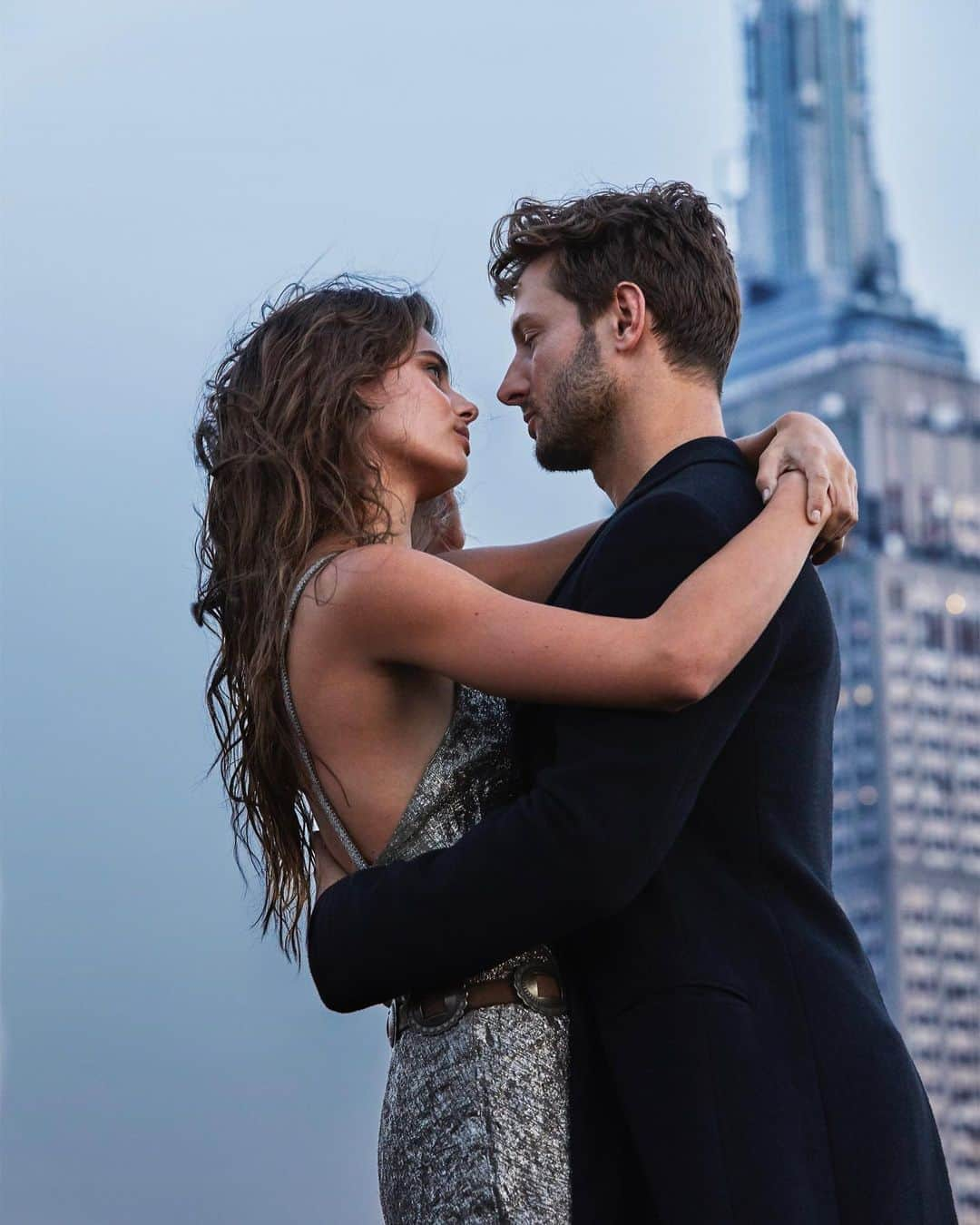 Polo Ralph Laurenさんのインスタグラム写真 - (Polo Ralph LaurenInstagram)「Live Beyond. Love Beyond. Go Beyond.  Discover a new adventure in romance — Beyond Romance, the fragrance from Ralph Lauren.  Featuring supermodel @Taylor_Hill and real-life boyfriend @MichaelStephenShank.  Available in stores and online at RalphLauren.com.  #RalphLauren #BeyondRomance」8月7日 7時09分 - poloralphlauren