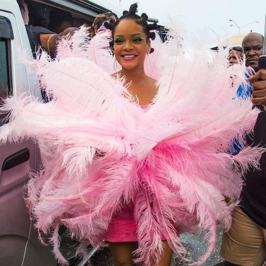 Vogue Runwayさんのインスタグラム写真 - (Vogue RunwayInstagram)「Rihanna's #CropOver dominance is well documented. As the undisputed queen of Barbados' biggest festival, she has used her previous appearances at the annual Kadooment Day parade as a showcase for daring creations. 2019 is no different. At the link in our bio, we take a closer look at Ri's latest look. By going against the grain without losing any of the fun we've come to expect from her Crop Over wardrobe, Rihanna stole the show again.」8月7日 7時10分 - voguerunway