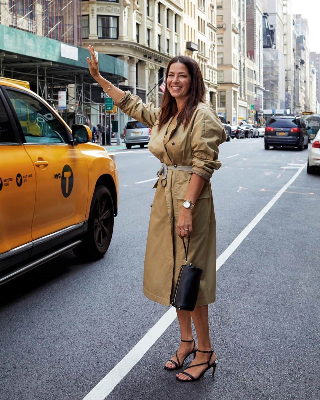 のインスタグラム：「Don’t you hate it when you see hundreds of open cabs and then other times it’s a desert? Why? Sometimes I feel like being old school and hailing. Also, it’s beginning to cool down here in NYC and so my new baby, this trench, is coming out. I wore it today as a dress! Then when it’s time for layering weather, I’ll be using it to complete my fall outfits. You ready for the leaves to change? XxRM」