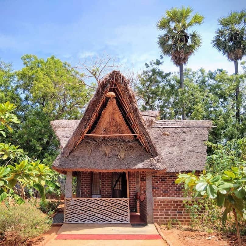 Airbnbさんのインスタグラム写真 - (AirbnbInstagram)「Superhost Sankar’s quiet garden cottage lets you experience the unique vibes of Auroville, the  experimental township founded in 1968 as a “universal city.” Gravitate toward the Matrimandir, the giant golden sphere at the heart of town, or spin outward to the aptly named Serenity Beach.  Photo: @sankysankar」8月7日 7時55分 - airbnb