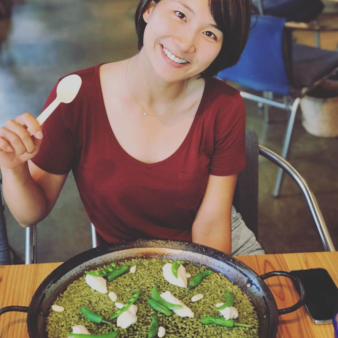 杉山美帆さんのインスタグラム写真 - (杉山美帆Instagram)「またまた渋谷のチリンギートへ🥘 *  帰り際、お店のゴルフ部？の方々がいてにYouTube見てますと言われて恐縮でした🤣🤲 *  たまたまだけど、ここへ来る時いつもすっぴん🤣🤣🤣 * 化粧しとけば良かった🤣 *  #マスコット可愛い #目が合う #パエリア#チリンギートエスクリバ」8月7日 7時51分 - mih0_golf