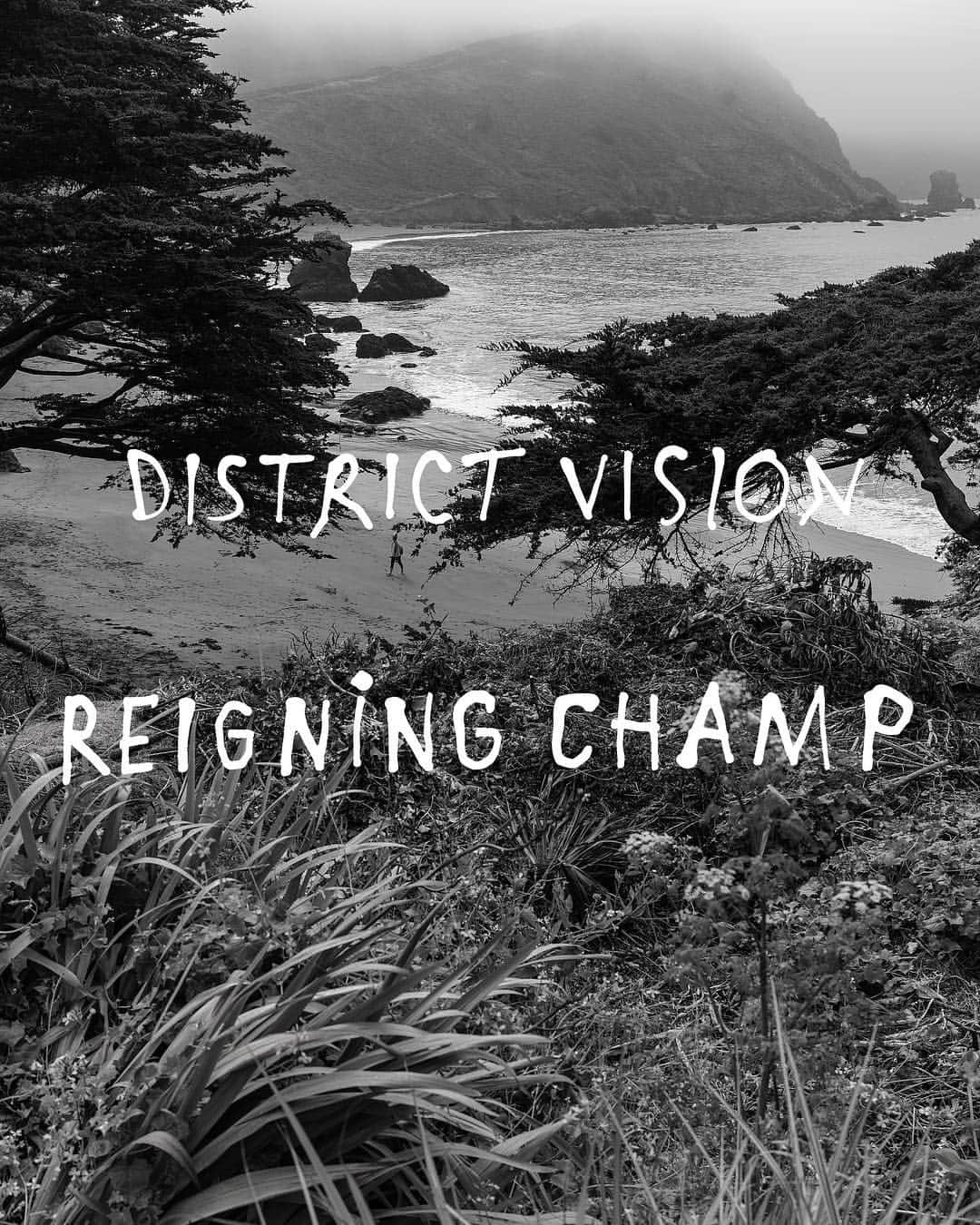 のインスタグラム：「@DistrictVision x Reigning Champ⁣ ⁣⁣ Available online and at Reigning Champ Flagship Stores tomorrow. ⁣⁣ ⁣⁣ 08.07.19⁣⁣ ⁣⁣ #ReigningChamp #DistrictVision⁣ ⁣ Photography: @chadwicktyler  Artwork: @filipagowski」