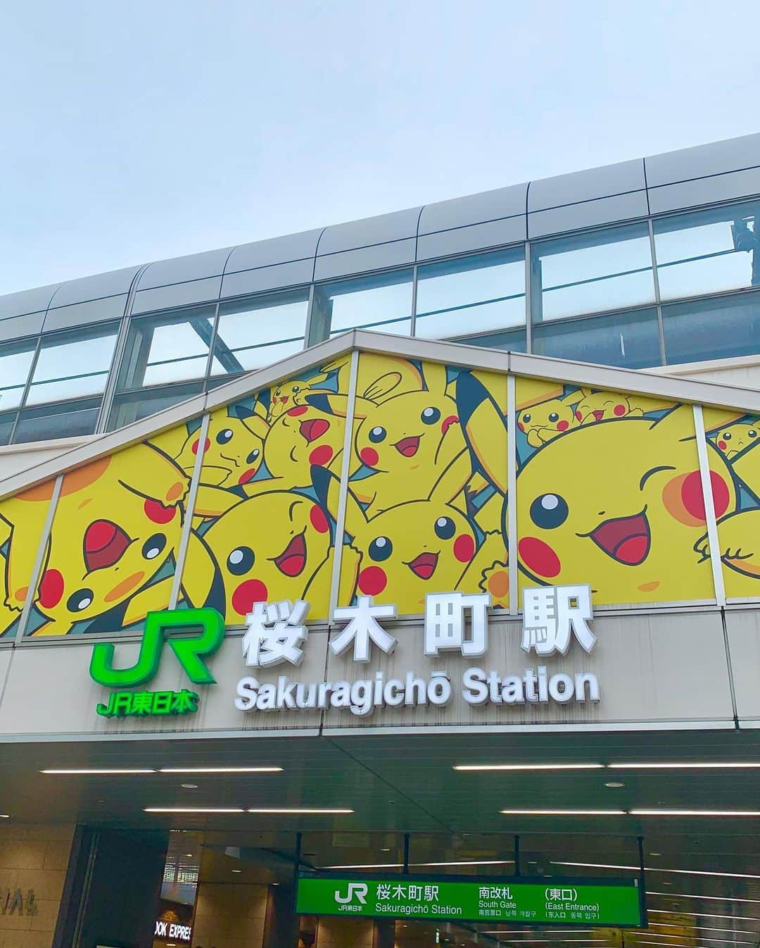中橋舞さんのインスタグラム写真 - (中橋舞Instagram)「. 帰宅ラン🏃‍♀️ 横浜ピカチュウ⚡️大量発生中！ かーわーいーい❤️ ピカピカ〜♪ . . ポケモンをゲームボーイで夢中でやったポケモン世代🙋‍♀️ #赤青緑の初代世代 . . #ピカチュウ好きでライチュウに進化させなかった人 . . #まいrun #run #running #run #ランジョ #ランニング女子  #running #ランニング #横浜ヲ走る #横浜ラン #ダイエット #diet  #帰宅ラン #横浜ランナー #ランスタグラム #puma #ignitetokyo」8月7日 19時09分 - mai_nakahashi