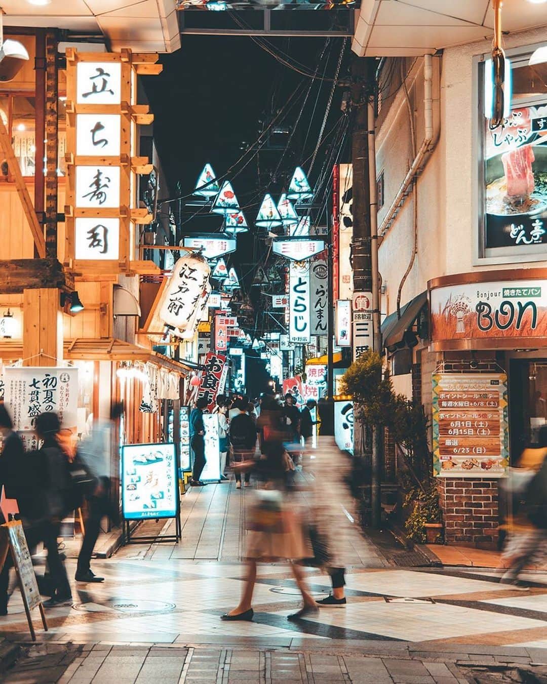Promoting Tokyo Culture都庁文化振興部さんのインスタグラム写真 - (Promoting Tokyo Culture都庁文化振興部Instagram)「59 shopping districts in the Nakano area, a great place to take in retro vibes amidst modern redevelopments. - 「中野サンモール」をはじめとする59もの商店街は、再開発で変化の最中にある中野のまちを見守り続けています。 - #tokyoartsandculture 📸: @tonkatsuphotos」8月7日 19時10分 - tokyoartsandculture