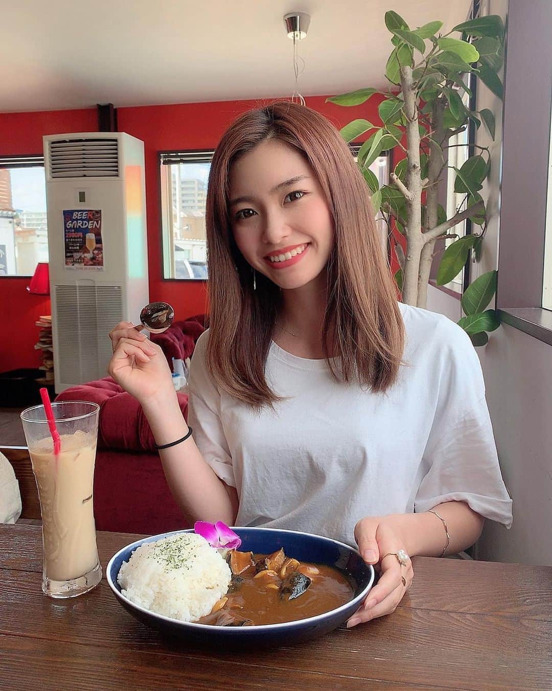 八軒あやねのグルメインスタ