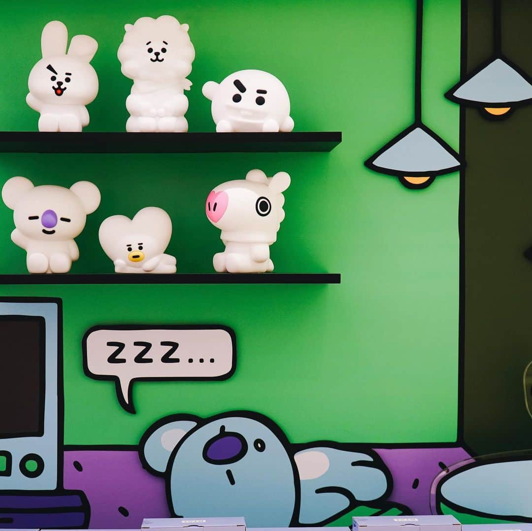 BT21 Stars of tomorrow, UNIVERSTAR!さんのインスタグラム写真 - (BT21 Stars of tomorrow, UNIVERSTAR!Instagram)「Cute Pose, check ☑️ Excited Mood, check ☑️ Special Gift, check ☑️ .  FIND OUT MORE 📍 437, Gangnam-daero, Seocho-gu, Seoul  #PitAPat #August8th #SeeYaThere  #LINEFRIENDSSTORE #BT21 #D_1 #Gangnam」8月7日 18時00分 - bt21_official