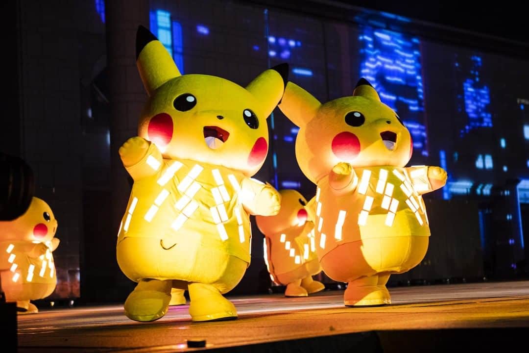 ピカチュウ公式Instagramさんのインスタグラム写真 - (ピカチュウ公式InstagramInstagram)「「ピカチュウ大量発生チュウ！ 2019」は本日2日目⚡ 今年は夜まで盛りだくさん🌃 みなとみらいの夜景を背景にしたピカチュウたちのパフォーマンスは必見だよ👀✨ #pikachu #pokemon #pikachu_snap #photooftheday #show #night #sunny #summer #PikachuOutbreak #yokohama #ピカチュウ #ポケモン #夏 #ピカチュウ大量発生チュウ #横浜 #みなとみらい」8月7日 18時00分 - pokemon_jpn