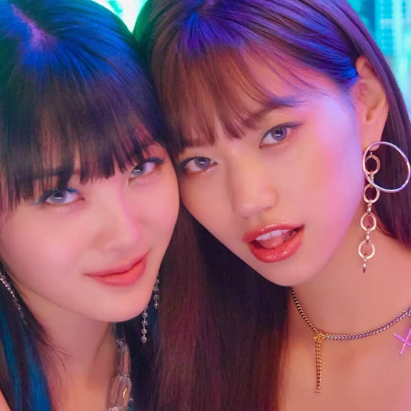 Weki Mekiさんのインスタグラム写真 - (Weki MekiInstagram)「WEKI MEKI 2ND SINGLE ALBUM REPACKAGE [WEEK END LOL] ⠀ <WEEK END LOL - IMAGE TEASER #LOL> ☀ ONLINE RELEASE 2019.08.08 🏖 OFFLINE RELEASE 2019.08.14 ⠀ #위키미키 #WEKIMEKI #WEEKENDLOL #TIKITAKA #티키타카」8月7日 18時02分 - weki_meki