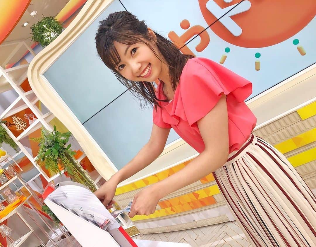 川又智菜美のインスタグラム：「はやドキ💓﻿ ﻿ 番組でとりあげた『幼稚園』の付録﻿ 「セブン銀行ATM」🌟﻿ ﻿ オンエア終了後に私も遊ばせてもらいました😆﻿ ﻿ たのしかった〜！！﻿ ﻿ #tbs #はやドキ #アナウンサー #セントフォース ﻿ #川又智菜美 #衣装 #すいようび﻿ #幼稚園 #雑誌 #学習雑誌 #付録 #セブン銀行ATM﻿ #一度組み立ててみたいな」