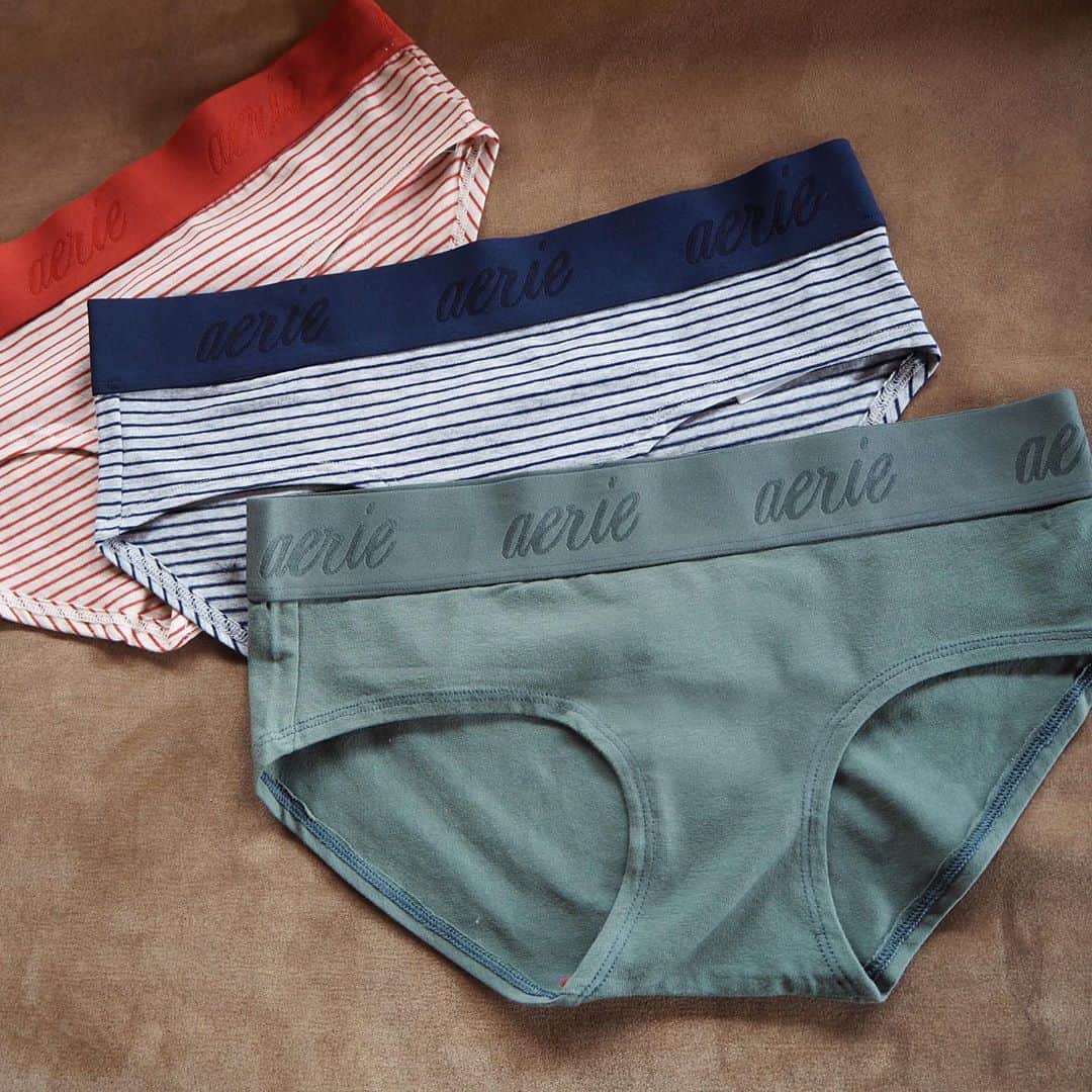 のインスタグラム：「* 人気のロゴアンディーに新作が登場😳🧡！ * 上▼ AERIEロゴボーイブリーフアンディー Style: 6443-6103 | Color: 225 990円(税抜) 真ん中▼ AERIEロゴボーイブリーフアンディー Style: 6443-6103 | Color: 012 990円(税抜) 下▼ AERIEコットンロゴボーイブリーフアンディー Style: 6443-6104 | Color: 357 990円(税抜) * #aeriejp #エアリー #ブラレット #ブラ #ブラトップ #ロゴ #ロゴパンツ #ボーダーパンツ #コットンパンツ #アンディー」