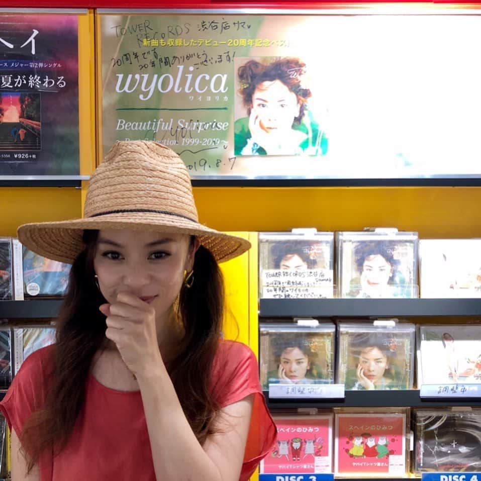 azumiのインスタグラム：「ワイヨリカもソロアルバムも店頭で展開していただける幸せ。20年ありがとうございます。タワーレコード渋谷店さんでサインを書かせていただきました😊宜しくお願いします！ #towerrecords #wyolica #ワイヨリカ」