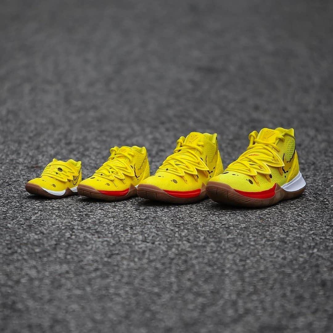 HYPEBEASTさんのインスタグラム写真 - (HYPEBEASTInstagram)「@hypebeastkicks: @nike‘s highly-anticipated @kyrieirving x @spongebob collaboration is set to release this week, and now it’s being revealed that the “SpongeBob SquarePants” and “Patrick Star” Kyrie 5s will be available in full family sizing. Get ready to cop a pair for the whole team on August 10 from Nike’s website and select retailers. ⁠⠀ Photo: @gc911」8月7日 18時24分 - hypebeast