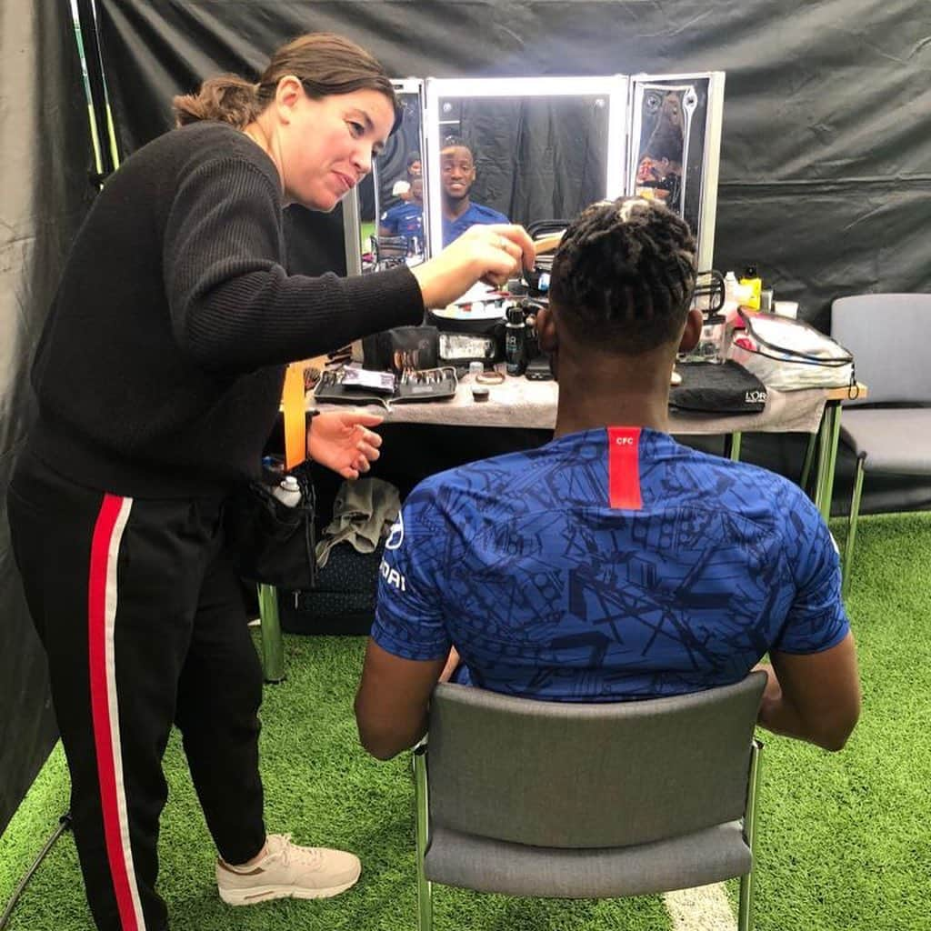 ミシー・バチュアイさんのインスタグラム写真 - (ミシー・バチュアイInstagram)「Trying to be beautiful for the class photo this year 🥰😍 @chelseafc」8月7日 18時24分 - mbatshuayi