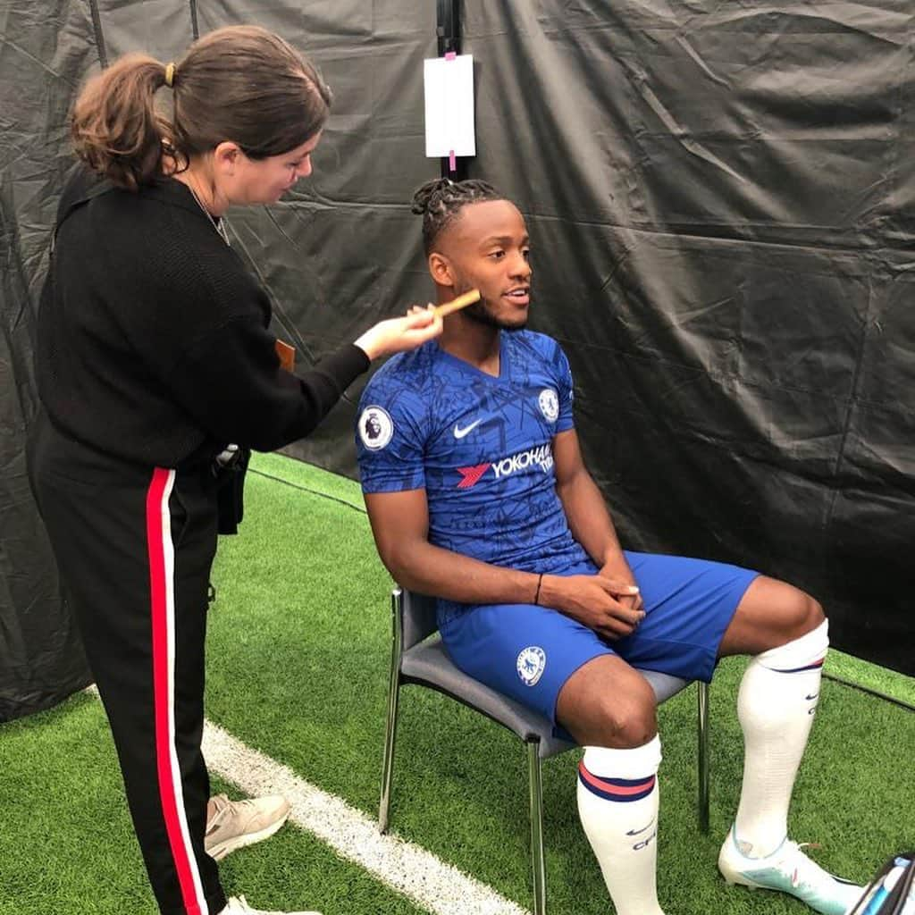 ミシー・バチュアイさんのインスタグラム写真 - (ミシー・バチュアイInstagram)「Trying to be beautiful for the class photo this year 🥰😍 @chelseafc」8月7日 18時24分 - mbatshuayi