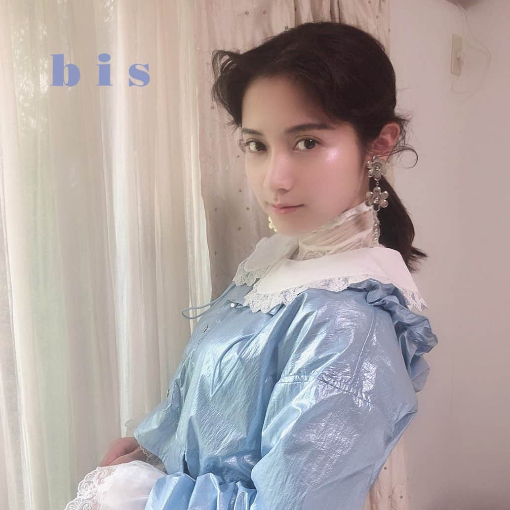 bis_web bis [ビス] さんのインスタグラム写真 - (bis_web bis [ビス] Instagram)「🌷 𝐧𝐞𝐰 𝐢𝐬𝐬𝐮𝐞 🌷﻿ ﻿ bis  September 2019﻿ 𝐓𝐫𝐮𝐬𝐭 𝐢𝐧 𝐦𝐞「 心の奥に潜むイノセント 」﻿ ﻿ ﻿ 𝐁𝐚𝐜𝐤  𝐢𝐧  𝐠𝐢𝐫𝐥𝐡𝐨𝐨𝐝﻿ 甘くビターなノスタルジックガーリー﻿ ﻿ 大人気！！桃月なしこちゃんが登場 ♡﻿ ﻿ ビッグリボンやAラインドレスなど﻿ どこかノスタルジーを感じるファッションストーリー。﻿ ﻿ なしこちゃんのコメントムービーもチェックしてね🦋💭﻿ ﻿ ﻿ bis9月号は好評発売中！﻿ ﻿ 全国の書店または amazon / セブンネット / 楽天ブックス / HMV&BOOKS でゲットしてね💭﻿ ﻿ ﻿ ﻿ ﻿ - - - - - - - - - - - - - - - - - - - - - - - - - - ﻿ 今田美桜﻿ IZ*ONE﻿ 与田祐希（乃木坂46）﻿ 永野芽郁﻿ 中村里砂﻿ BTS（防弾少年団）﻿ King & Prince 平野紫耀﻿ 白石聖﻿ 欅坂46　田村保乃・松田里奈・森田ひかる﻿ 佐藤ノア﻿ NANAMI﻿ 川谷絵音﻿ 野性爆弾 くっきー﻿ えなこ﻿ BiSH アユニ・D﻿ 上國料萌衣（アンジュルム）﻿ 市川美織﻿ 賀喜遥香・田村真佑（乃木坂46）﻿ 牧野真莉愛（モーニング娘。19）﻿ 桃月なしこ﻿ 小宮有紗﻿ 横田ひかる﻿ メドウズ舞良  ほか﻿ ﻿ - - - - - - - - - - - - - - - - - - - - - - - - - -﻿ ﻿ ﻿ ﻿ #今田美桜 #永野芽郁 #izone #与田ちゃん #与田祐希 #乃木坂46 #bts #中村里砂 #欅坂46 #白石聖 #佐藤ノア #川谷絵音 #くっきー #えなこ #アユニd #bish #上國料萌衣 #市川美織 #牧野真莉愛 #桃月なしこ #小宮有紗 #横田ひかる #メドウズ舞良 #kingandprince #キンプリ #平野紫耀 #雑誌 #bis_web」8月7日 18時19分 - bis_web