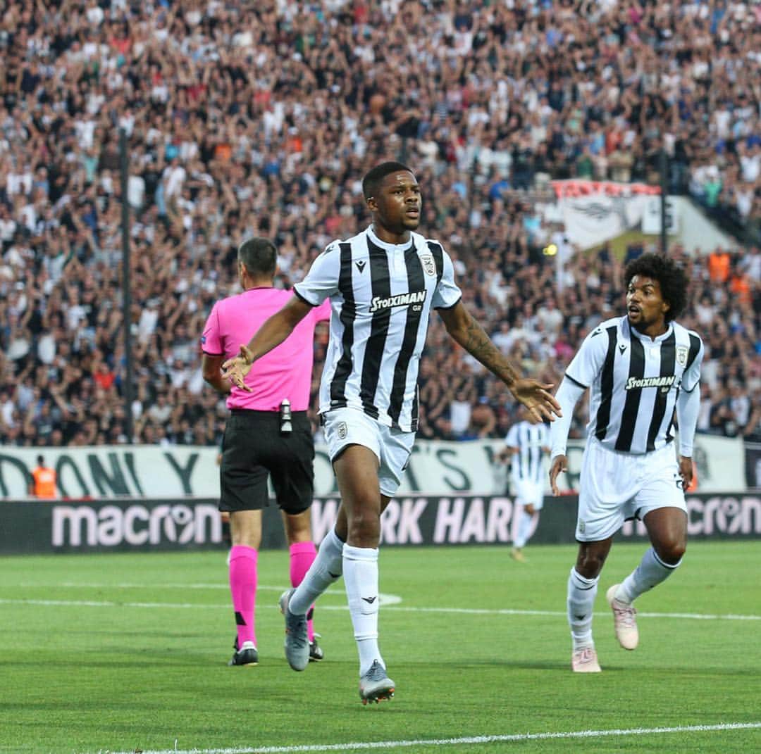 のインスタグラム：「Back at Toumba🏟✅ Good team performance💪🏾✅ Many positives to take out of this game. Full focus on the next ! ⚫️⚪️⚽️🆑 #PAOK #UCL @paok_fc」