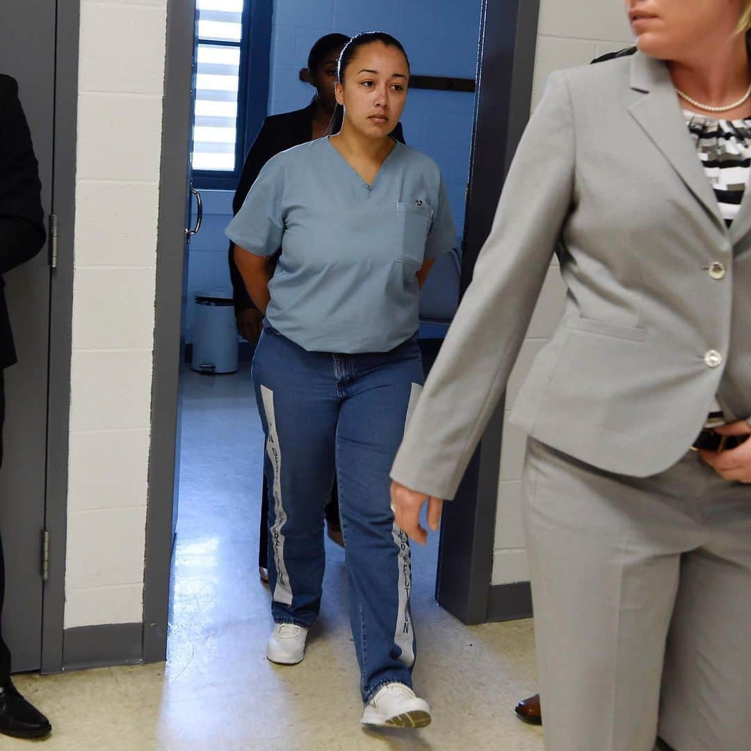 NBC Newsさんのインスタグラム写真 - (NBC NewsInstagram)「BREAKING: #CyntoiaBrown, whose life sentence for killing a man when she was 16 inspired a documentary and celebrity support, walks free from prison in #Tennessee after 15 years behind bars. Read more via link in bio. . 📷 Lacy Atkins / @apnews file」8月7日 18時22分 - nbcnews