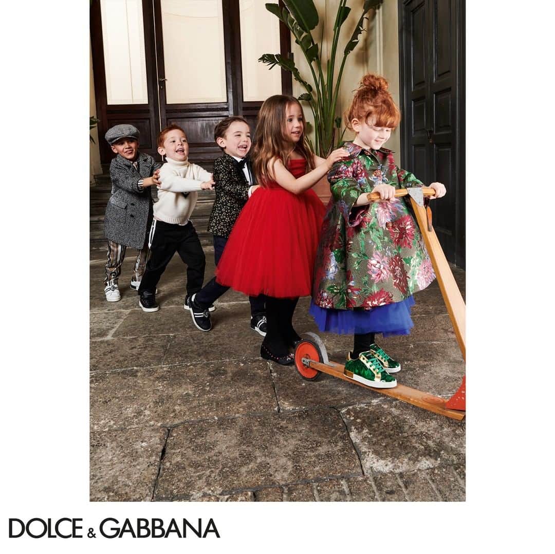 ドルチェ&ガッバーナさんのインスタグラム写真 - (ドルチェ&ガッバーナInstagram)「The new Dolce&Gabbana Fall Winter 2019-20 Children’s Advertising Campaign.  #DGCampaign #DGFW20 #DGBambino」8月7日 18時31分 - dolcegabbana