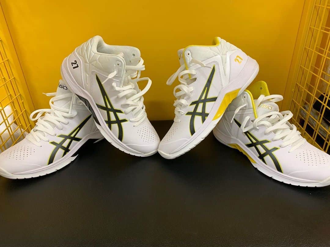 石井講祐さんのインスタグラム写真 石井講祐instagram Asicsさんからサンロッカーズカラーのバッシュ届きました いつもありがとうございます Asics Imoveme ゲルトライフォース3 Kouheisekino が配置 サンロッカーズ渋谷 8月7日 18時31分 Ishiikosuke