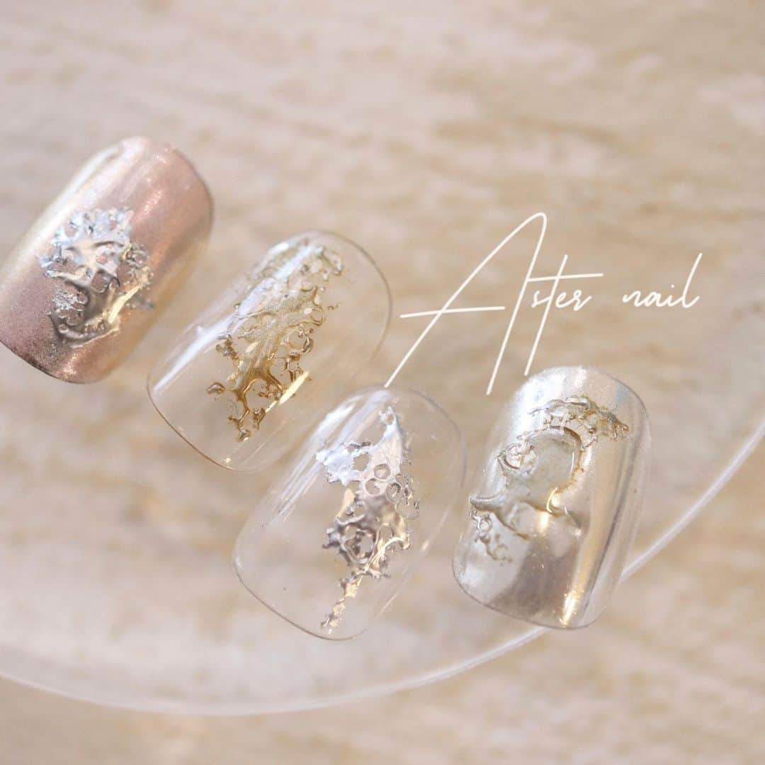 sapporo nail 【 Aster 】さんのインスタグラム写真 - (sapporo nail 【 Aster 】Instagram)「. 弾いたようなmetallicがお洒落なデザイン。 メインアートにも、サブアートにもなります！ ( silver & gold ) . ベースのデザインを変えれば 組み合わせが無限大です♾ . 特殊な技法でできあがるこちらのデザイン希望の場合 ご予約はseina指名でお願いします⭐️ . . . . . . . .ネイルサロンに行っても 『根元の隙間が気になる…』『甘皮が気になる…』 『反り爪が気になる…』というお悩みがあった方はぜひ当店へ◎ フォルムの形成をするので、反り爪も緩和し 仕上がりのツヤ感も格段にUP🎶  ___________________________________________________ . .  #札幌ネイルサロン#札幌ネイリスト #札幌 #札幌ネイル #夏ネイル #ニュアンスネイル #ネイル #アートネイル #フィルイン #札幌ドームフィルイン #ワンカラーネイル #シンプルネイル #クリアネイル #タイルネイル #狸小路 #大通り公園 #シースルーネイル #個性派ネイル #アートネイル#札幌タピオカ巡り#札幌カフェ#札幌グルメ#ドライフラワーのある暮らし#ワイヤーネイル#宝石ネイル札幌#宝石カットネイル#水彩ネイル#札幌ニュアンスネイル#トリックシート#西18丁目ネイルサロン#札幌タピオカ」8月7日 18時32分 - seina.kato___