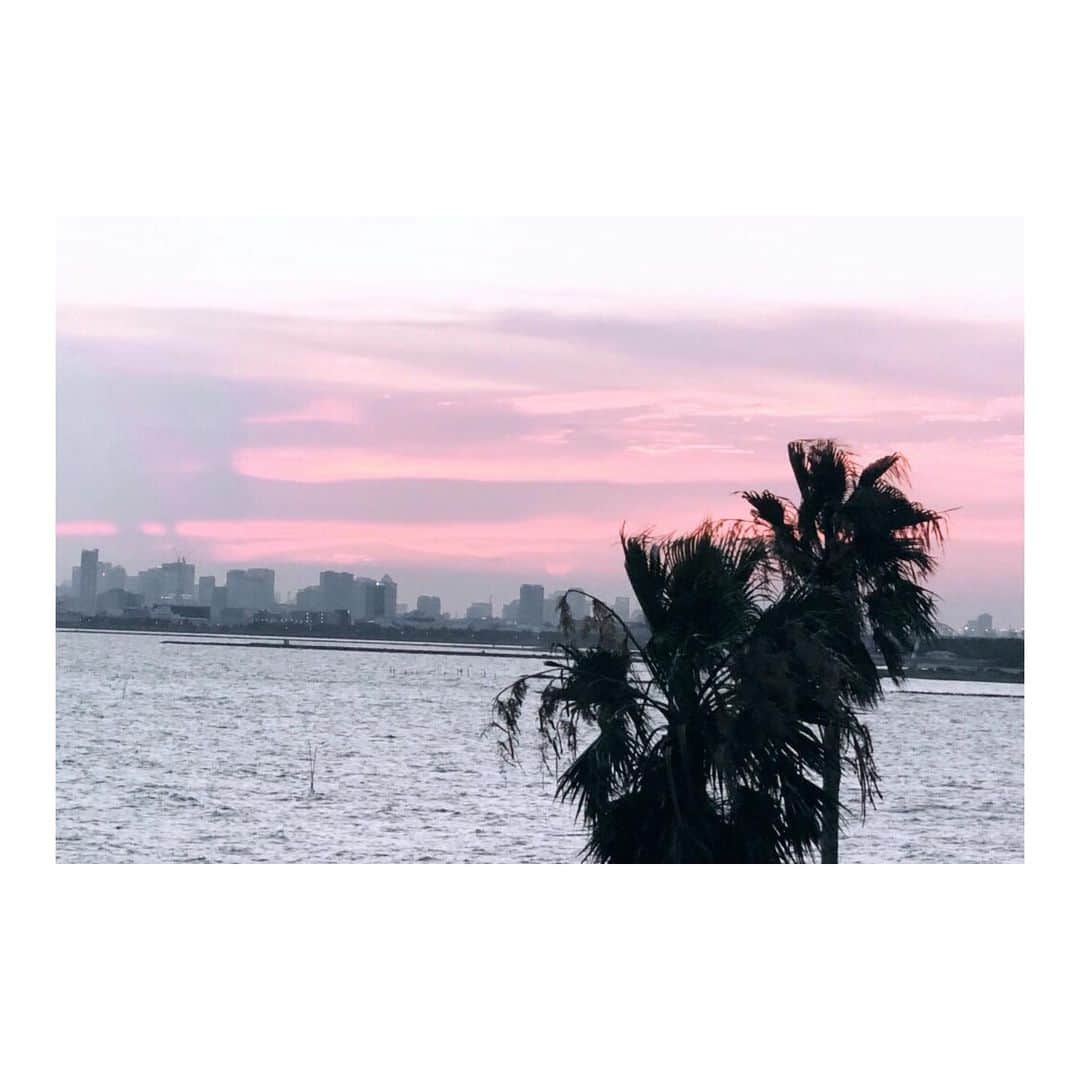のインスタグラム：「ㅤㅤㅤㅤㅤㅤㅤㅤ ㅤㅤㅤㅤㅤㅤㅤㅤ My summer vacation❤︎❤︎❤︎ ㅤㅤㅤㅤㅤㅤㅤㅤ ㅤㅤㅤㅤㅤㅤㅤㅤ #sunset#parmtree#vacation #summer#sea」