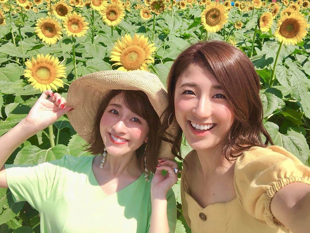 のインスタグラム：「・ 🌻🌻🌻🌻🌻🌻🌻🌻🌻🌻 絵理紗と向日葵🌻❤️ #ひまわり畑 #向日葵 #ひまわりガーデン武蔵村山 #🌻 #えりさあや #ハナーズ (鼻が大きいという意味ですw)」