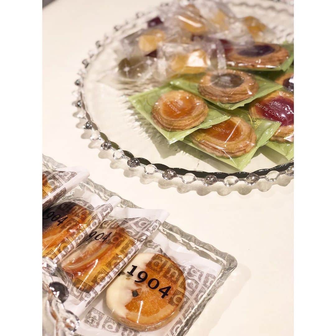 TIARAさんのインスタグラム写真 - (TIARAInstagram)「TIARA銀座店 予約会のお知らせ 明日8/8(木)より11日(日)までの4日間、 TIARA銀座店にて9月の新作の予約会を開催いたします！ ・ 期間中はフルラインナップのサンプルをご用意し、 いち早く、ゆったりと新作をご覧いただける またとない機会となります。 ・ 尚、予約会開催期間中、 14:00〜19:00の間はディレクター長谷川が 心ばかりのおもてなしをさせていただきます。 コーディネートのお悩みやヘアメイクのご相談、 商品についてなどお気軽にお尋ねください。 ・ 冷たいお飲み物とスイーツをご用意し、 皆さまのご来店を心よりお待ちしております。 ・ TIARA銀座店 中央区銀座4-4-1 03-5524-0310 ・ ・ #tiara #tiaramelrose #予約会 #秋新作予約会 #クラシカルコーデ #レトロクラシカル #ビスチェコーデ #セットアップコーデ #ハイネックブラウス #上品コーデ #おでかけコーデ #きちんとコーデ #tiara銀座店」8月7日 18時45分 - tiara_melrose