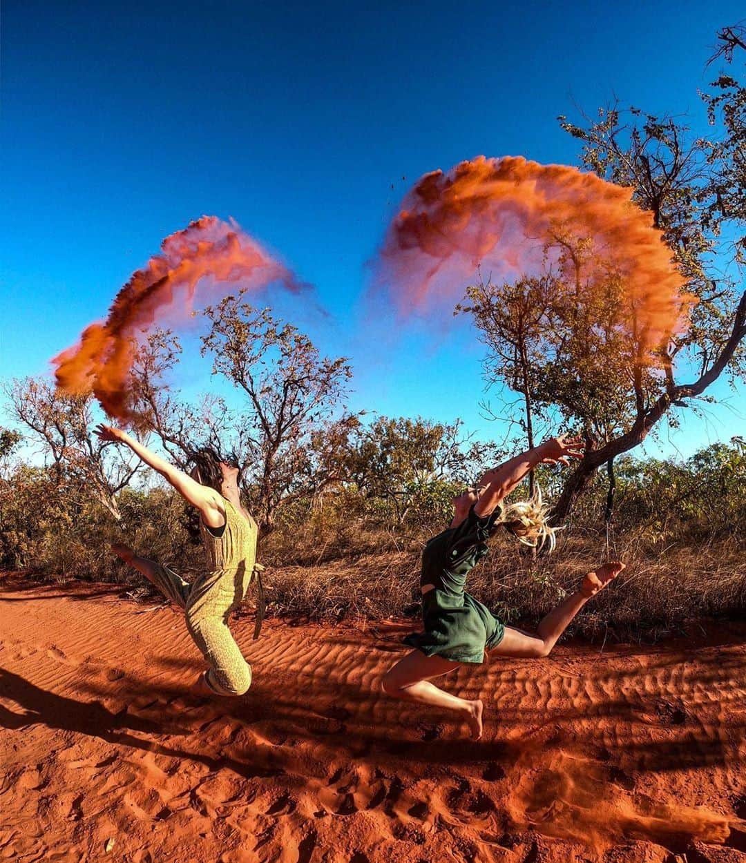 Australiaさんのインスタグラム写真 - (AustraliaInstagram)「It's heart to believe how red this sand is! ♥️ @teigannash and @ninanhaia literally jumped for joy when they came across this open road with #Broome's signature red sand leading to @williecreekpearls. Located on @westernaustralia's picturesque #WillieCreek, the pearl farm tour takes you through the fascinating process of modern pearl farming and includes a short cruise along the creek's turquoise waters, which is the other signature colour of this region. 💙  #seeaustralia #justanotherdayinwa #goprocreatorsummit #thegreatoutdoors #travel @gopro」8月7日 18時46分 - australia