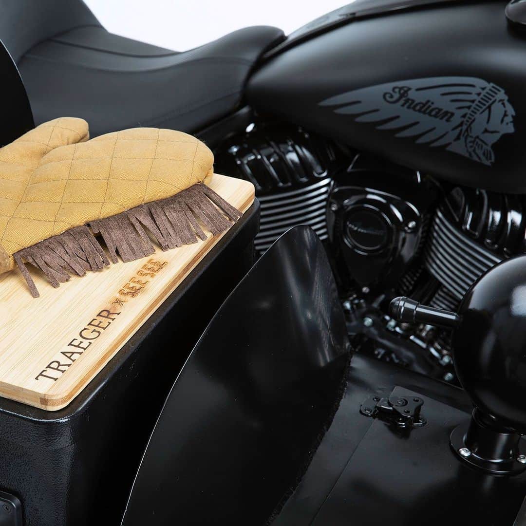 HYPEBEASTさんのインスタグラム写真 - (HYPEBEASTInstagram)「#hypeAF: @indianmotorcycle‘s Springfield Darkhorse has been fused with @traegergrills’ signature Ironwood BBQ Grill for a special one-off custom. Dreamt up by Thor Drake of @seeseemotorcycles, the vehicle features a fully-functional Ironwood 885 wood pellet grill where the sidecar typically is on a motorcycle. Swipe for a better look at it. ⁠⠀ Photo: Indian Motorcycle」8月7日 18時53分 - hypebeast
