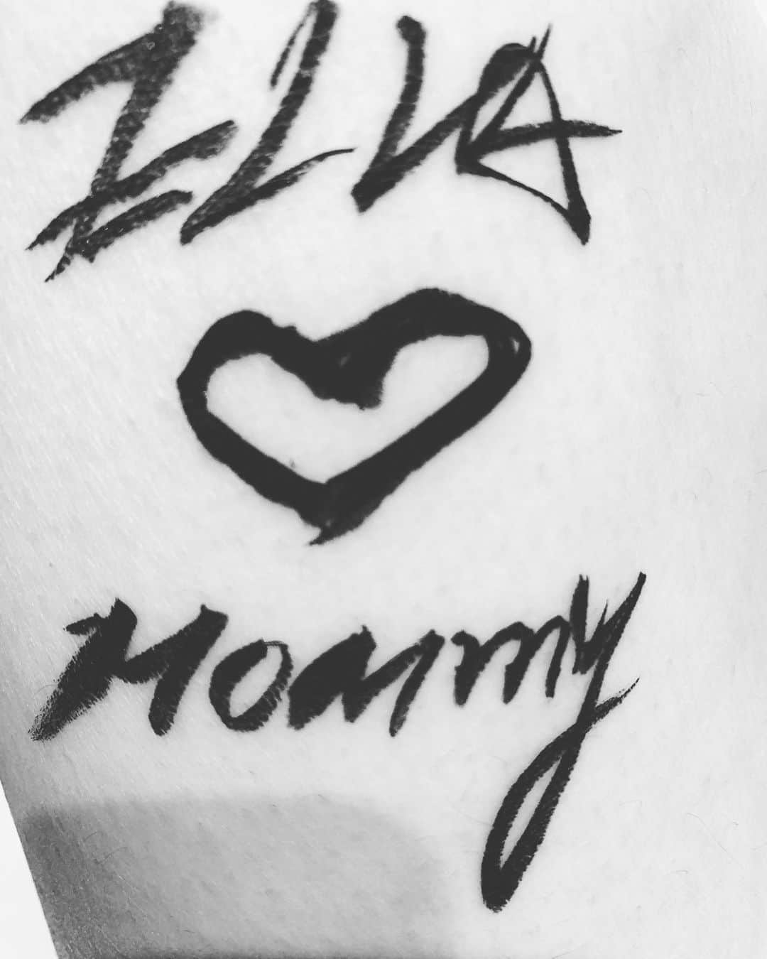 エルヴァ・シャオのインスタグラム：「you are always my favorites valentines #Forever #love #mommy」