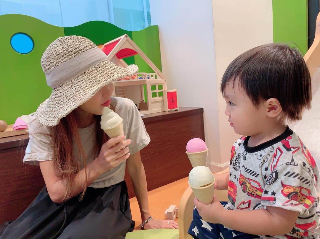 のインスタグラム：「おちび あ〜ん❤️ #おままごとキッチン  #夏  #verano #helado」