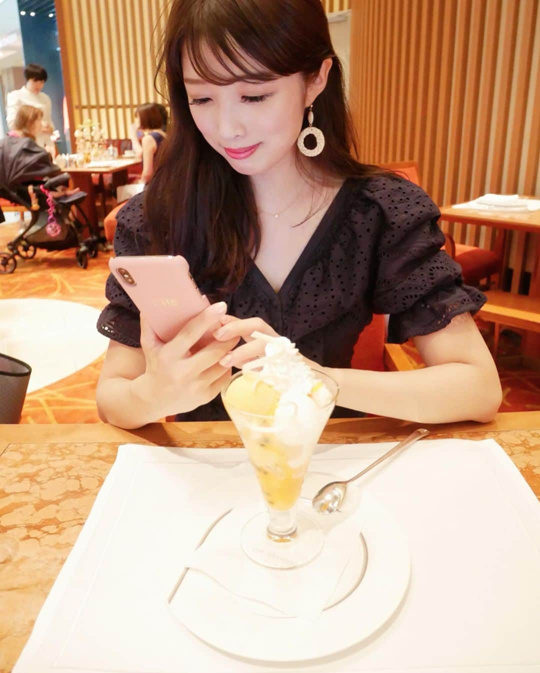 越馬千春さんのインスタグラム写真 - (越馬千春Instagram)「. . @thepeninsulatokyo  のマンゴーパフェ🥭💛 . 美味💛 #peninsula #peninsulahotel #ペニンシュラ東京 #ザロビー #thelobby #peninsulatokyo #tea #パフェ #parfait #🥭 #スイーツ#sweets #teatime #sweets #dessert #千春の趣味 #メゾンドサブレ #maisondesabre #iPhoneケース #iPhone」8月7日 19時02分 - chiharukoshiba