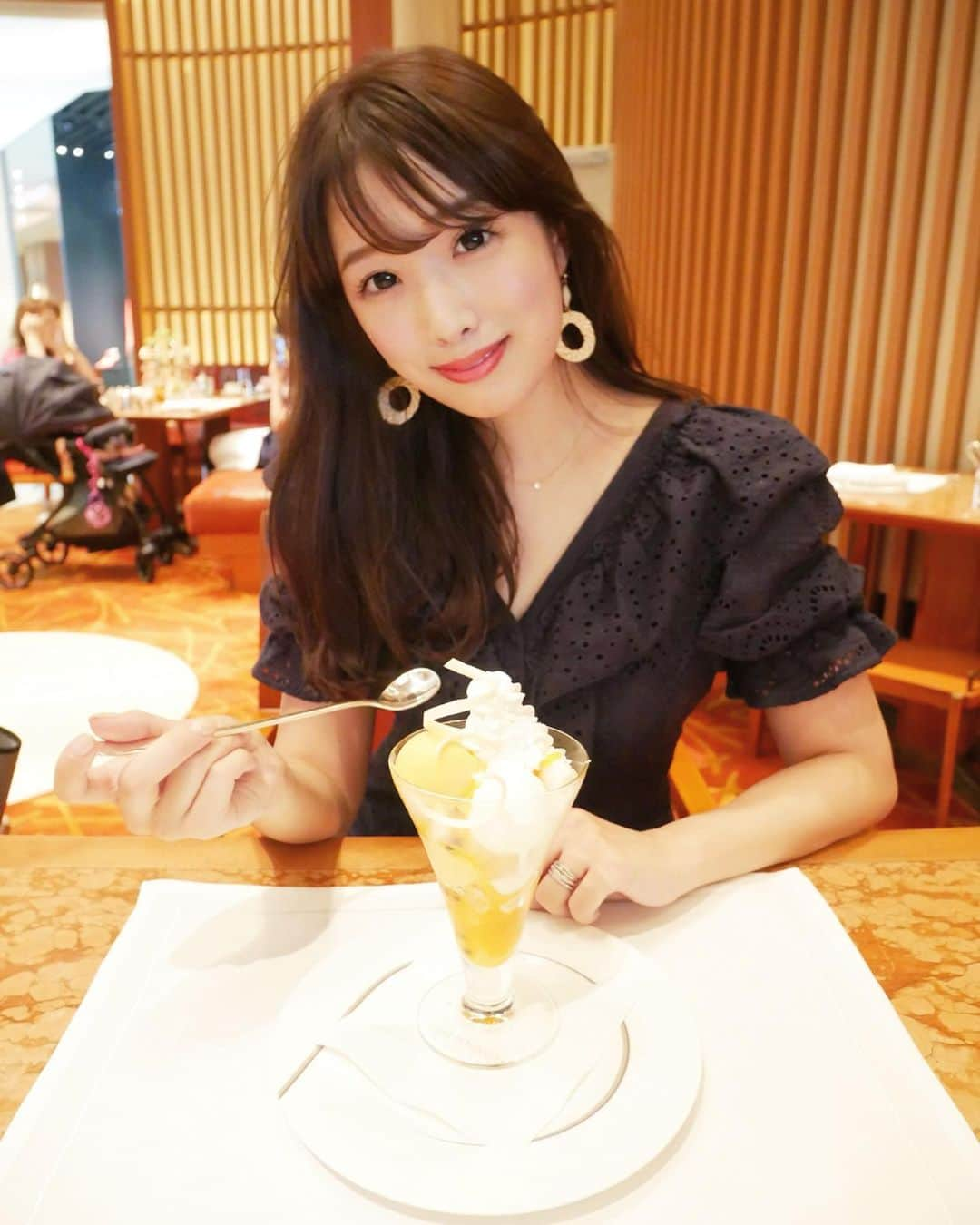 越馬千春さんのインスタグラム写真 - (越馬千春Instagram)「. . @thepeninsulatokyo  のマンゴーパフェ🥭💛 . 美味💛 #peninsula #peninsulahotel #ペニンシュラ東京 #ザロビー #thelobby #peninsulatokyo #tea #パフェ #parfait #🥭 #スイーツ#sweets #teatime #sweets #dessert #千春の趣味 #メゾンドサブレ #maisondesabre #iPhoneケース #iPhone」8月7日 19時02分 - chiharukoshiba