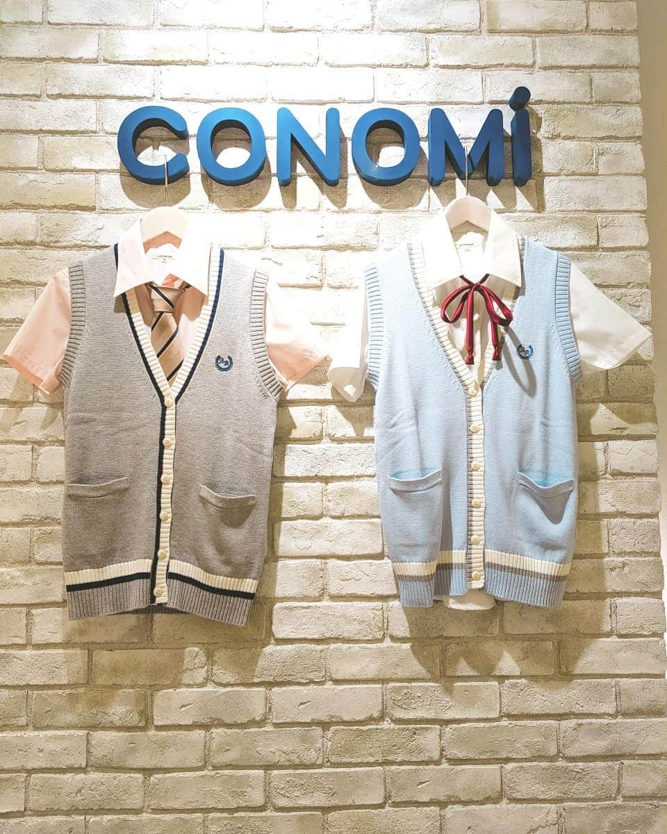 制服専門店CONOMiさんのインスタグラム写真 - (制服専門店CONOMiInstagram)「レディースラインベスト♥️ 、 すっきりしたシルエット✨で 自分らしく👭コーディネートできる！ 無地のスカートでも オシャレに着こなせちゃいます😚💮 、 ARCV-3015　レディースラインベスト ¥5,800+tax 、 #conomi #制服 #insta  #instagood #instafashion #photo #code #school  #制服ユニバ #制服ディズニー #cute  #通学コーデ #高校生 #中学生 #小学生 #学校 #学校祭 #夏休み #friends  #wednesday #お洒落な人と繋がりたい #原宿 #harajuku #大阪 #osaka #picture #pic」8月7日 10時17分 - conomi_official