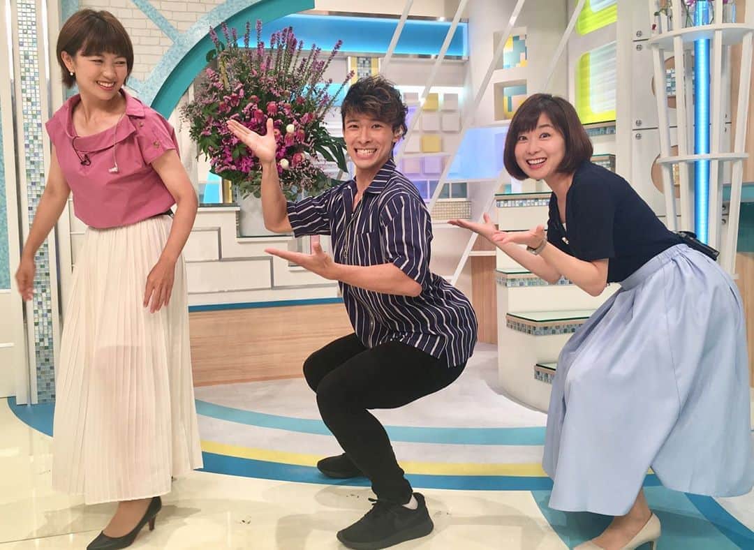 のインスタグラム：「#岡進太郎 の 大好評！#マッスルグルメ ‼️ 今回は 天神にある 空気椅子で食べる！？担々麺のお店や 肉のエアーズロック🍖なる ステーキも楽しめるもんじゃ焼き店をご紹介🍗  今回も 筋骨隆々な肉体美を披露した岡くん。空気椅子をいつもVTRでしている岡くんですが いざやってみると 足やお尻がプルプル…長時間やれる岡くんはやっぱり凄いです‼️ 🎁今日のプレゼント🎁  #高橋礼 投手プロデュース #タカガール グッズ ○ポーチ ○スマホケース(ラメ か 黒) (高橋投手のサイン入り) ＊希望のグッズ(色も)＊6時台に発表したキーワード＊住所＊氏名＊電話番号を明記 ハガキ➡︎〒8108655 FBS福岡放送バリはやッ！ZIP!(今日の消印有効) またはメール barihaya@fbs.jp (今日〆切)  衣装👠 財津アナ #clear 優ちゃん 上 #clear 下 #royalparty 岡くん #jollyclan」