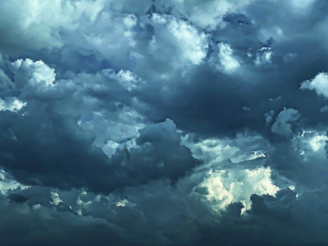 ロン・ハワードさんのインスタグラム写真 - (ロン・ハワードInstagram)「stunning early evening sky」8月7日 10時23分 - realronhoward