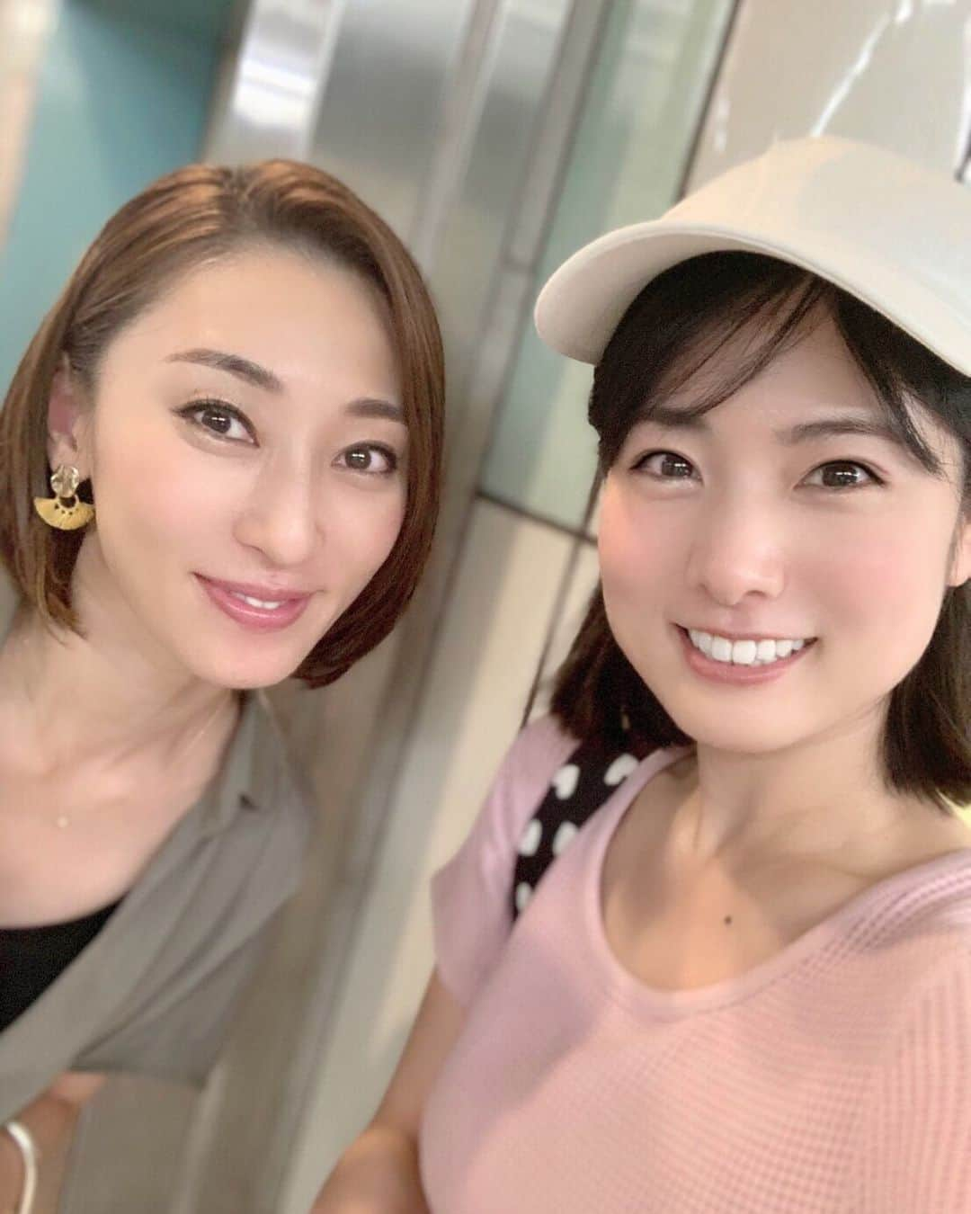 逢月あかりさんのインスタグラム写真 - (逢月あかりInstagram)「ちょっと前に琴さんに偶然お会いできたー😆❤️ . 相変わらずの美しさでした。。。😍✨✨ またお会いできたらいいなぁ✨ . . #琴まりえ さん #星組 #宝塚og」8月7日 10時23分 - akari.ouzuki