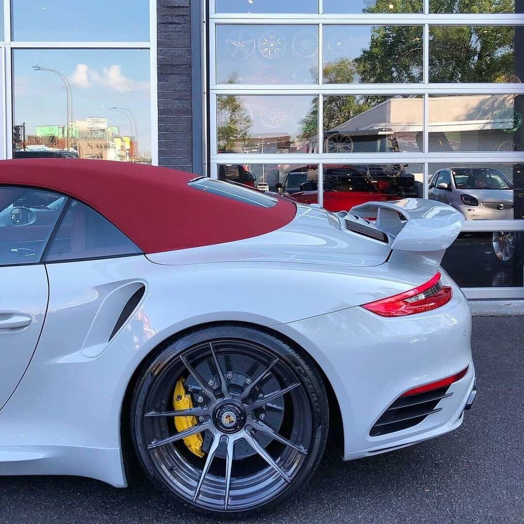 CarsWithoutLimitsさんのインスタグラム写真 - (CarsWithoutLimitsInstagram)「How would you spec your Porsche 911 Turbo S? COMMENT BELOW 🚀 Owner/Photo @toyzautoart  #carswithoutlimits #porsche #911 #porsche911 #turbo #s #turbos #911turbos」8月7日 10時25分 - carswithoutlimits