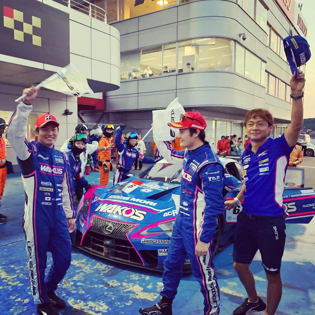 脇阪寿一さんのインスタグラム写真 - (脇阪寿一Instagram)「吉牟田さんの写真👍  #supergt #rd5 #fujispeedway #win #lexusgazooracing #lexus #lc500 #lexusteamlemanswakos @kazuya_oshima @kentayamashita_」8月7日 10時26分 - juichiwakisaka