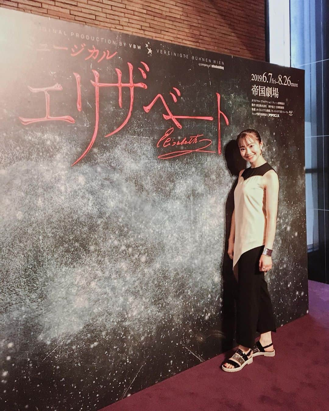 舞雛かのんさんのインスタグラム写真 - (舞雛かのんInstagram)「🌌✶ エリザベートの余韻...💭. . とっても素敵な舞台を2回も観られて、幸せすぎでした❤︎. . フォトスペースがあったので、 ちゃっかり📸ww. 久しぶりのスポットライト. みなさんもご観劇の際はぜひ❤︎. . #エリザベート #帝国劇場」8月7日 10時28分 - mizho_601