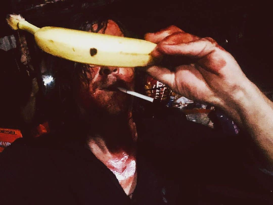 ノーマン・リーダスさんのインスタグラム写真 - (ノーマン・リーダスInstagram)「Nite nite 🍌」8月7日 10時32分 - bigbaldhead