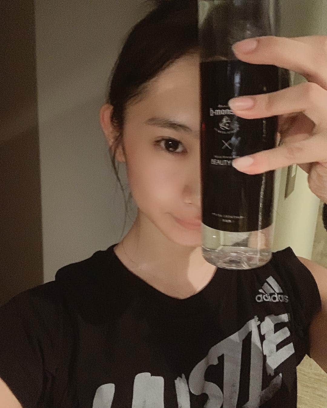 のインスタグラム：「真夏の #アイザップ 🔥 持っているのはお水です🙆‍♀️」